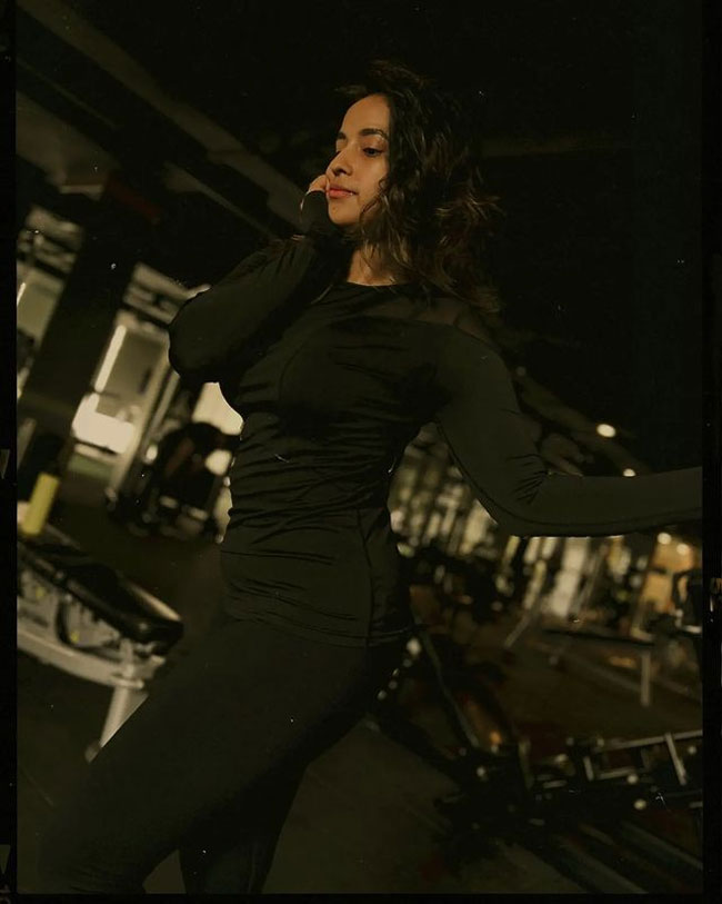 Staggering Poses of Komalee Prasaad In Black